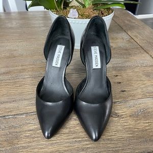 Steve Madden black pumps